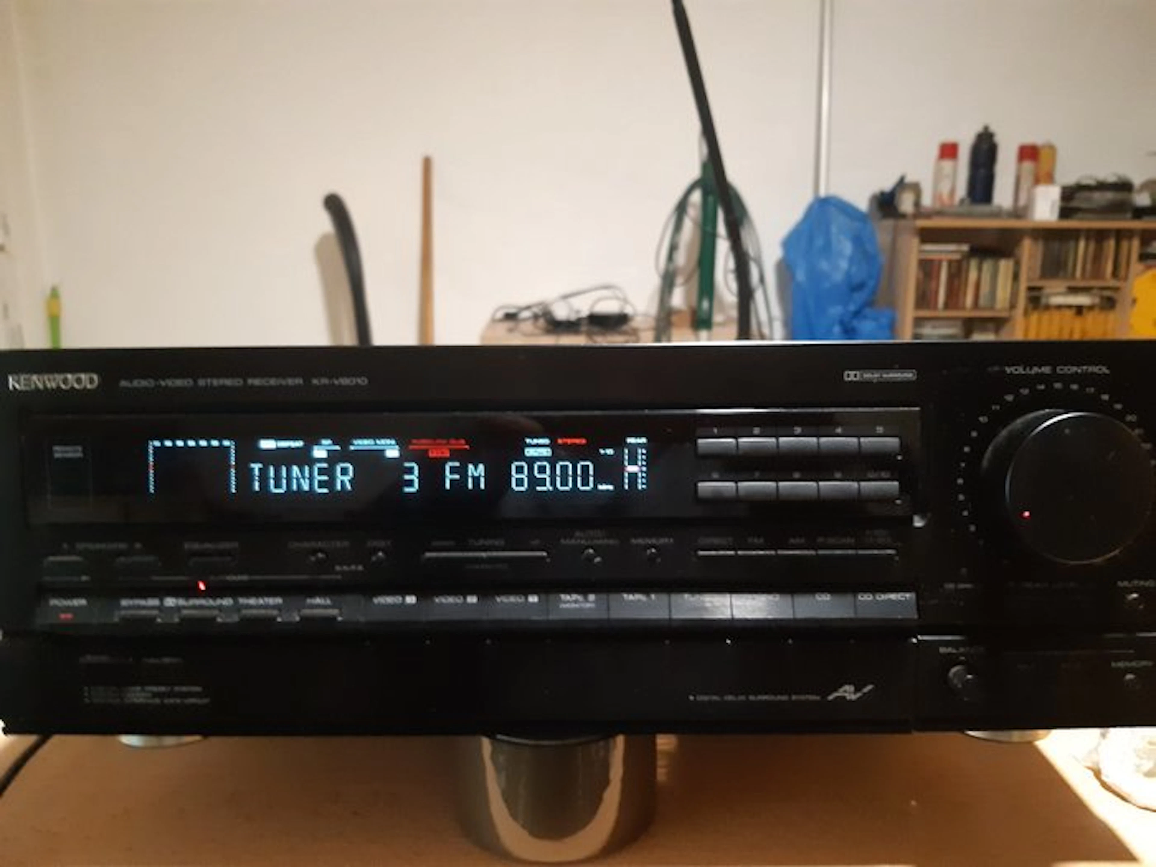 Kenwood - KR-V8010 AV with Dolby Surround Solid state multi-channel receiver