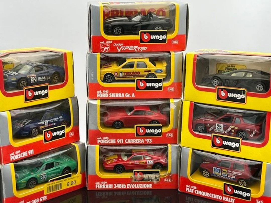 Bburago 1:43 - Model car (10) - Assortiment de voitures de course 1/43