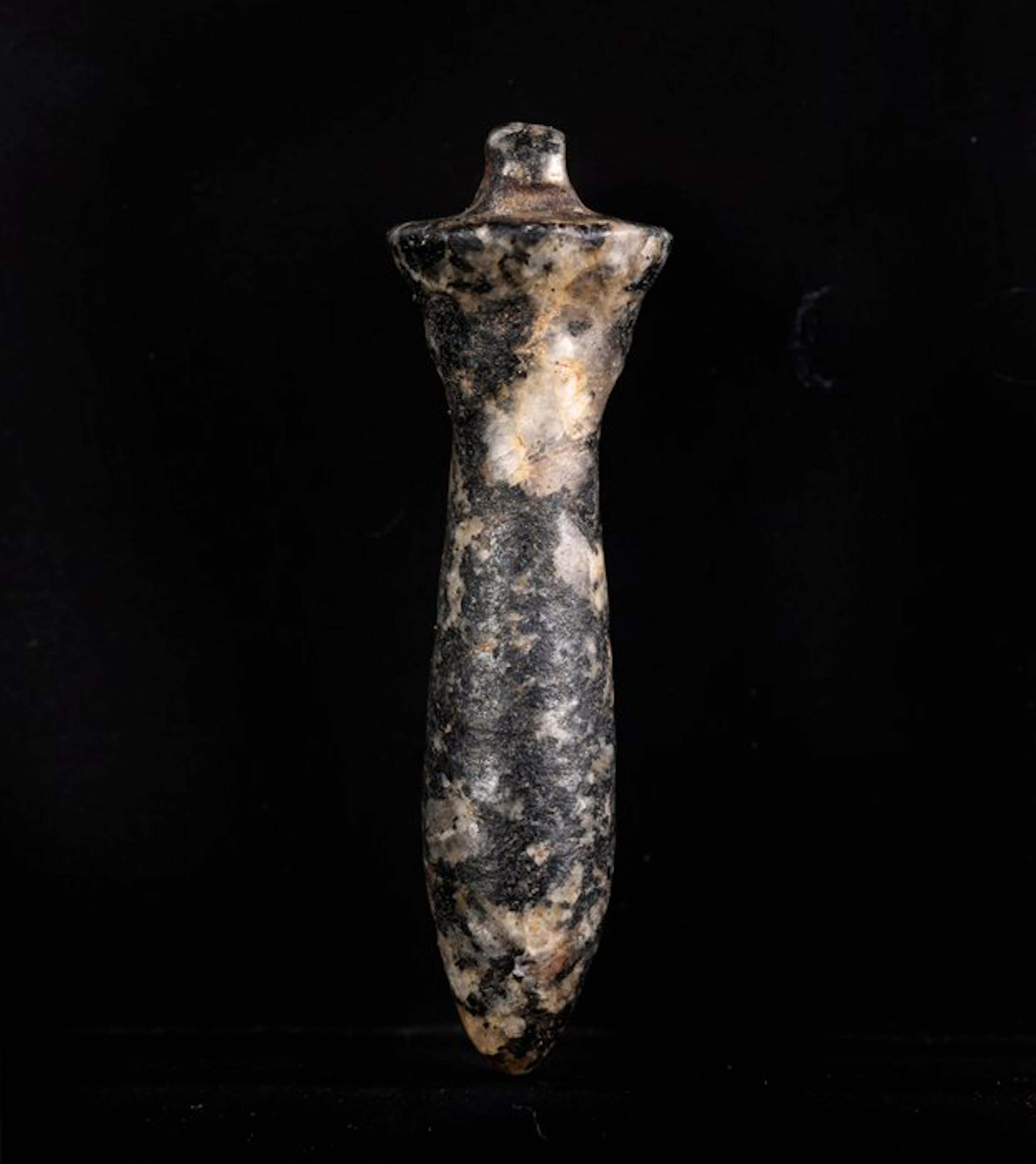 Ancient Egypt, papyrus amulet in granite - 4.5 cm
