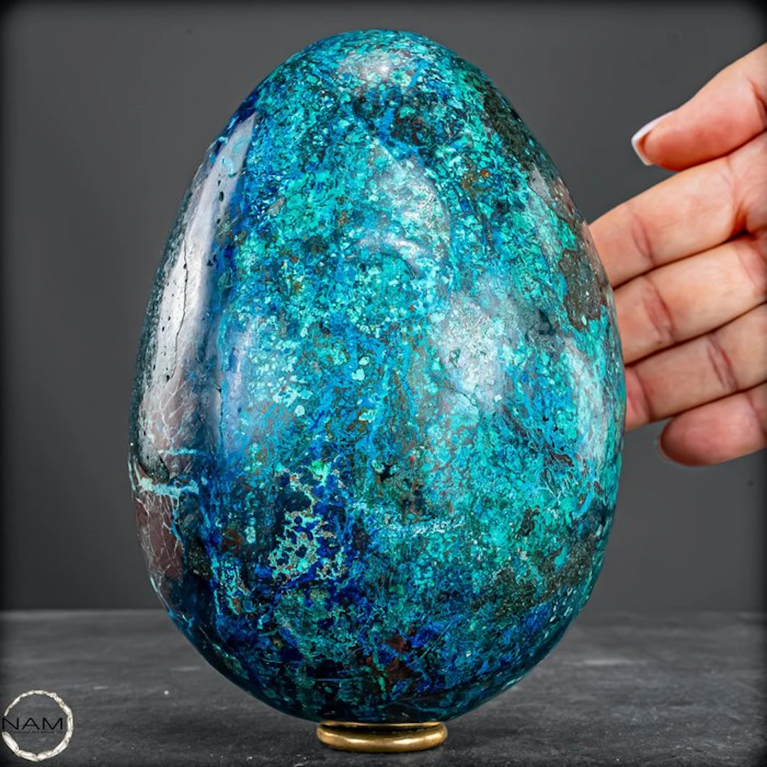 Fascinating Azurite Egg – Intense color play in a...