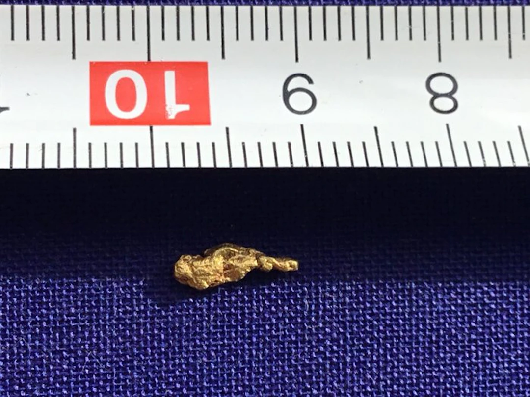 Yukon Crystalline Nuggets - Height: 0.9 mm - Width: 0.9 mm- 0.16 g - (1)