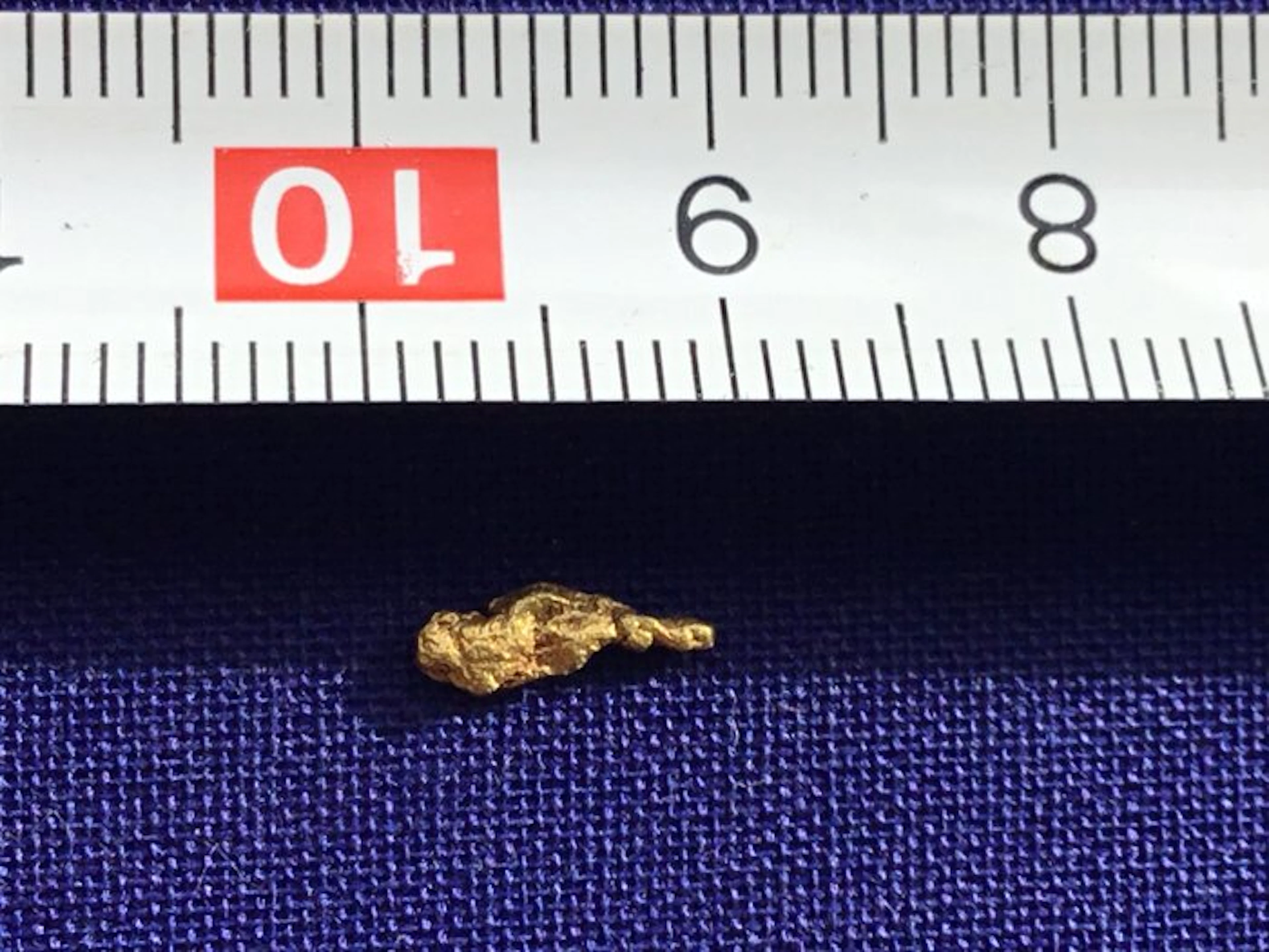 Yukon Crystalline Nuggets - Height: 0.9 mm - Width: 0.9 mm- 0.16 g - (1)