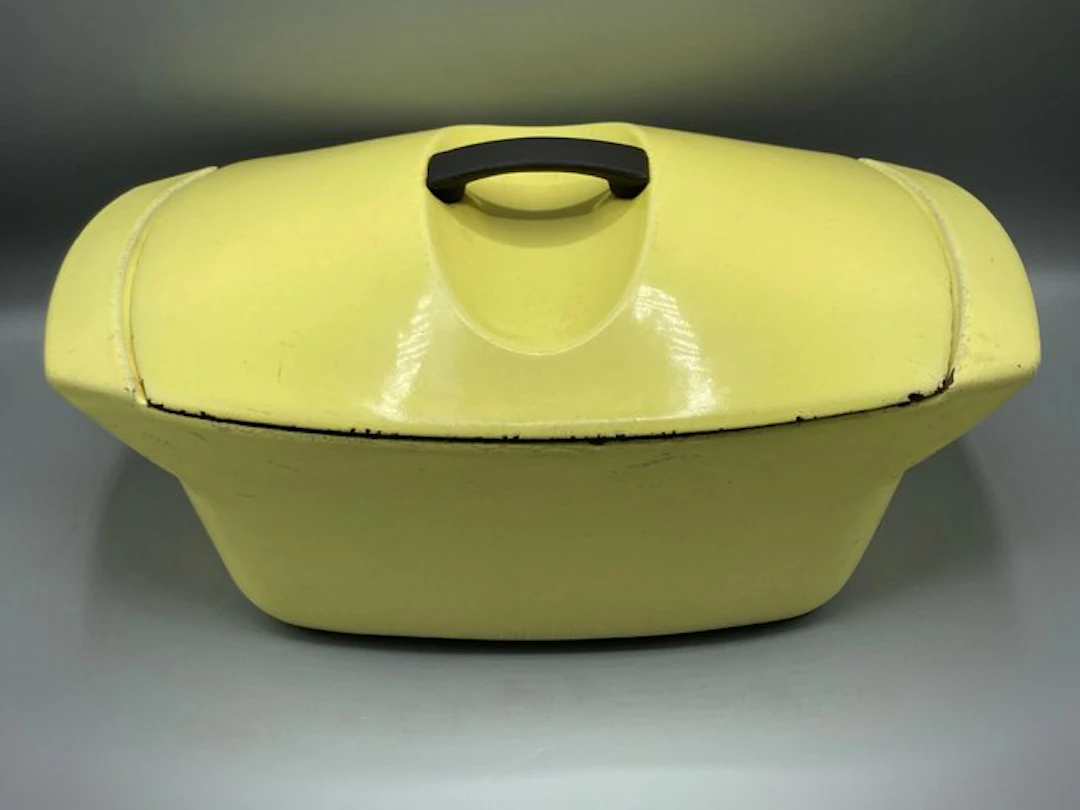 Le Creuset - Raymond Loewy - Casserole dish - 4.5 L - source