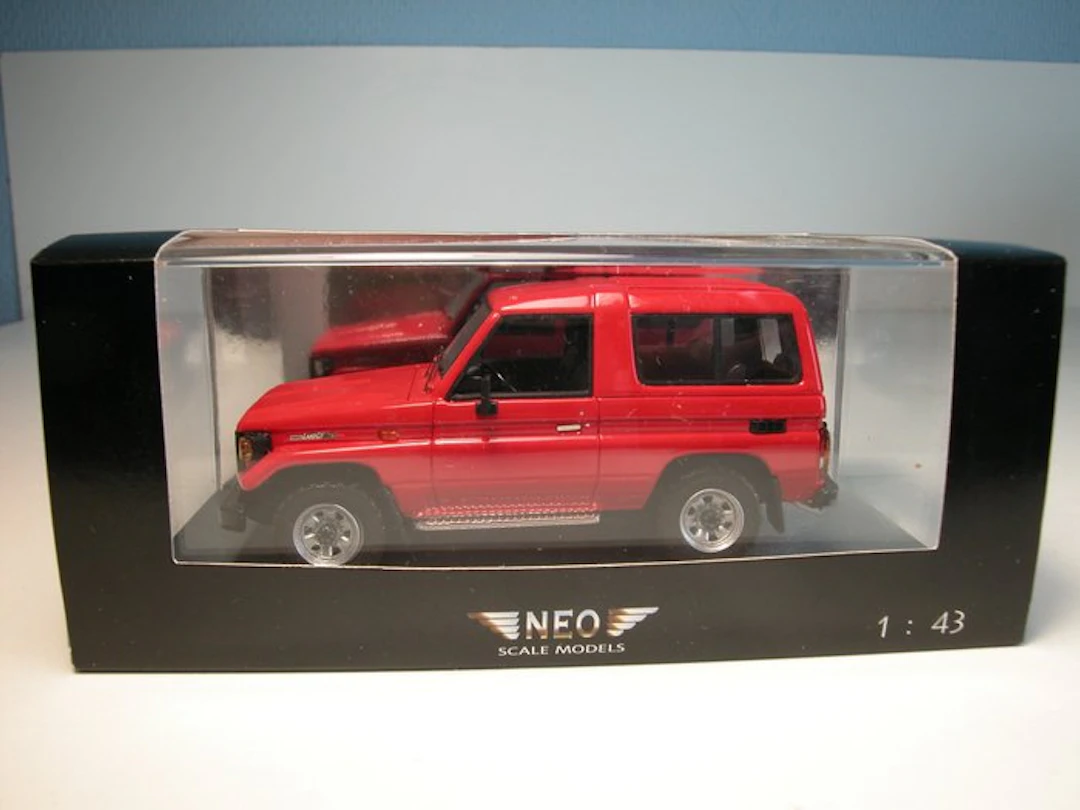 NEO 1:43 - Model car - 1984-1999 Toyota Land Cruiser 70