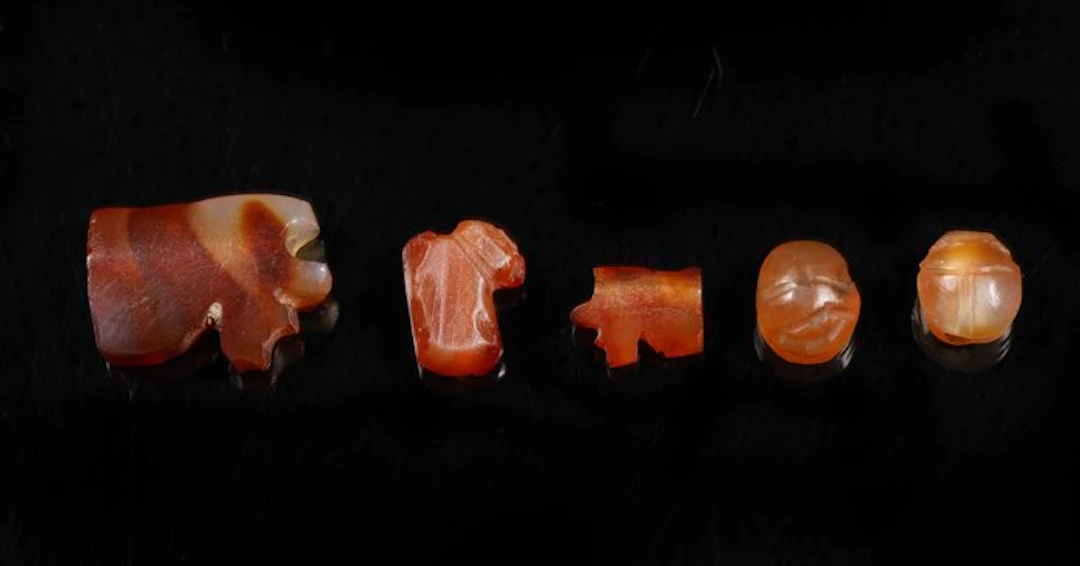 Ancient Egypt carnelian amulets - 1.2 cm