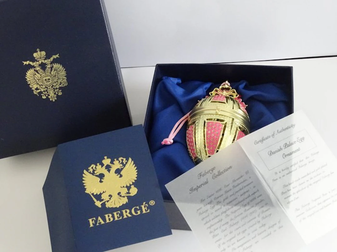 Figure - Fabergé style - Imperial ornament Egg...