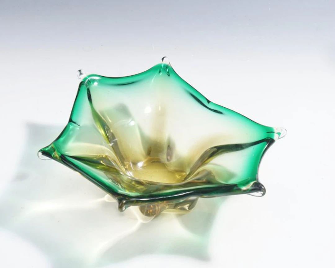 Platter - Sommerso in amber and emerald on a lobed foot • Chřibská (attrib.)