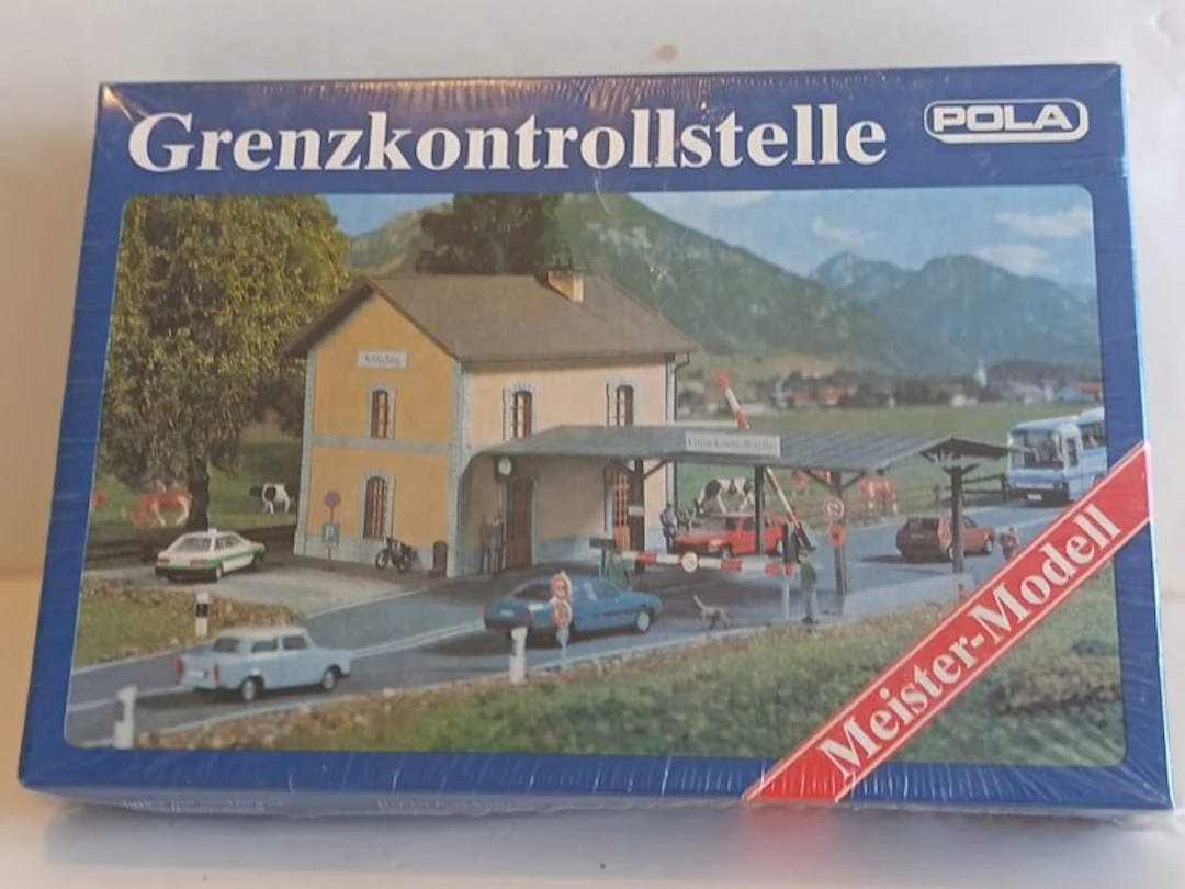 Pola H0 - 818 - Model train scenery (1) - 80s building...