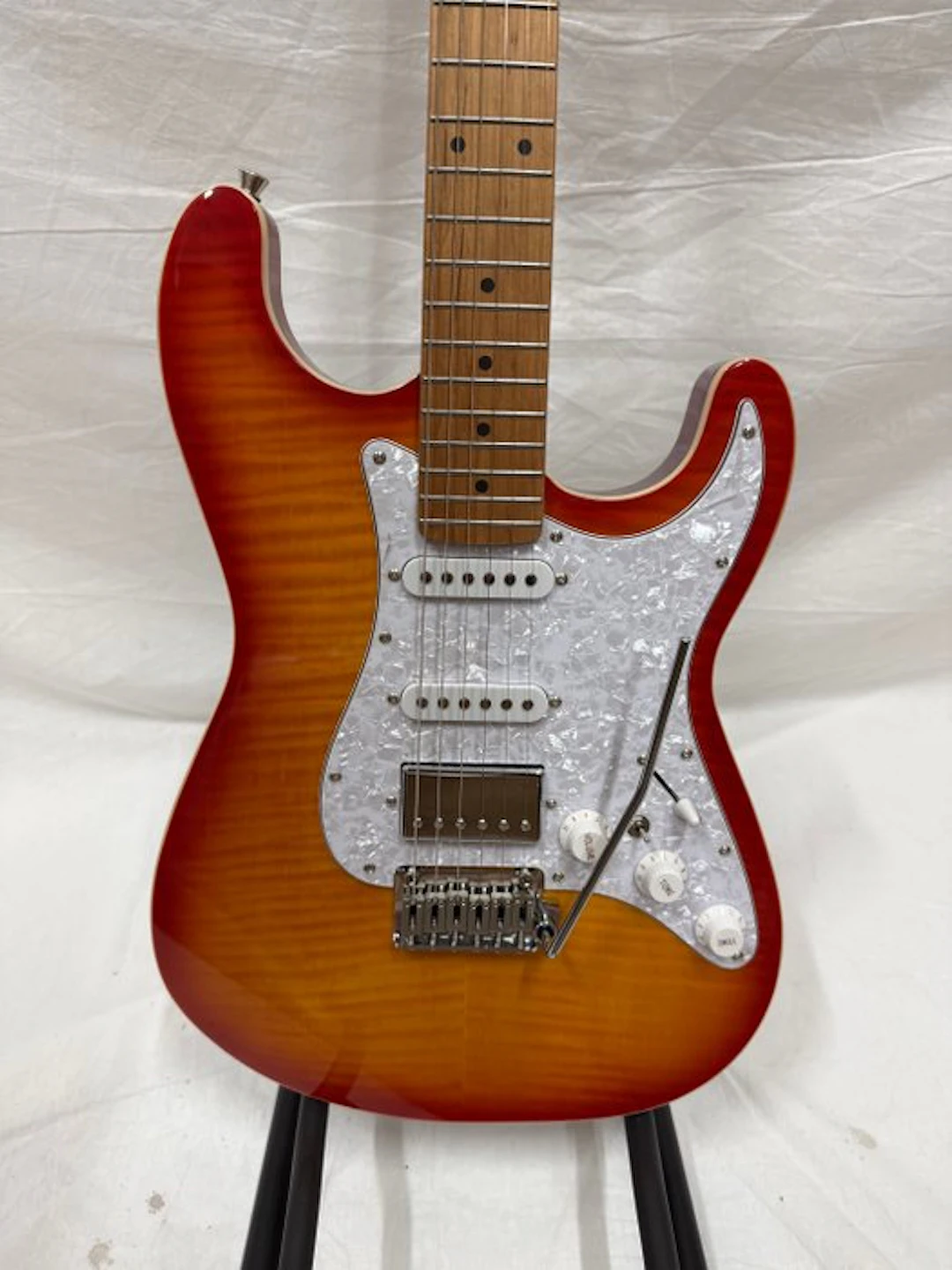 Lintage Guitars - STY-01-SB, Flamed Maple Top (Super ST) - - Electric guitar