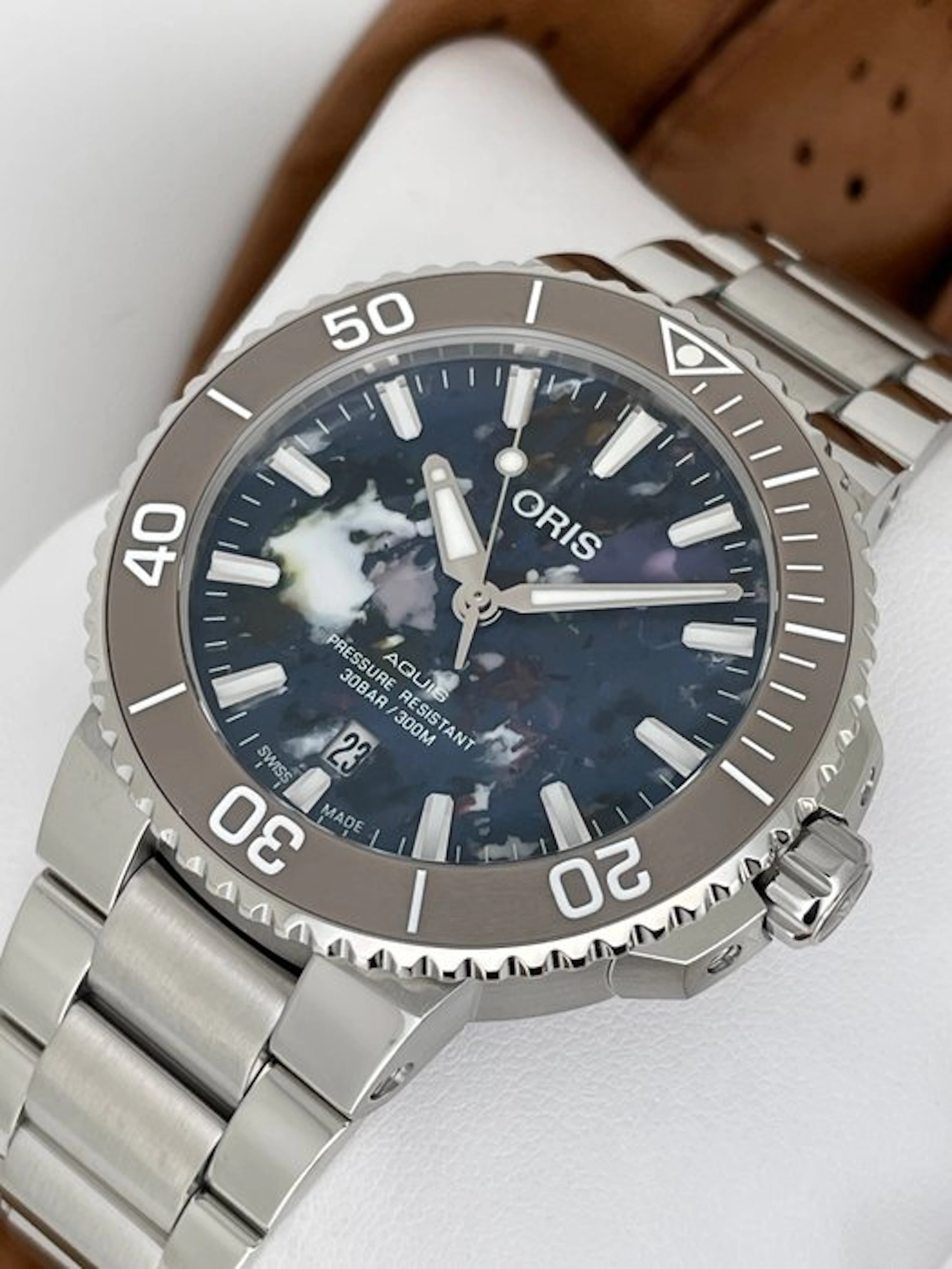 Oris - Aquis Date Upcycle Automatic - No reserve price...
