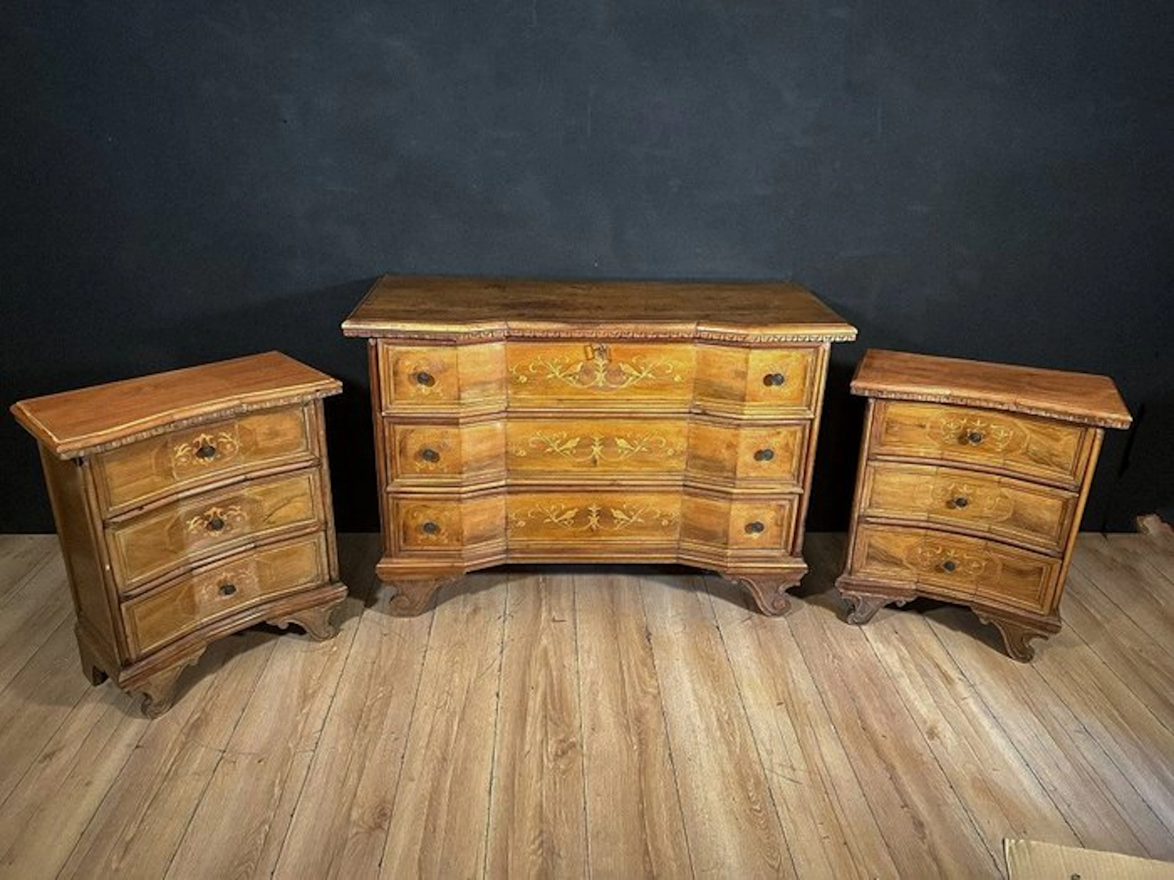 Chest of drawers (3) - Walnut - Antique cross-bow chest with bedside tables