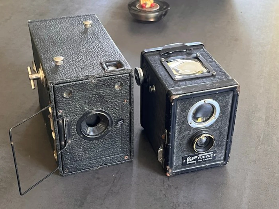 ENSIGN Ful-Vue + Box Ensign 2-1/4 B Medium format camera