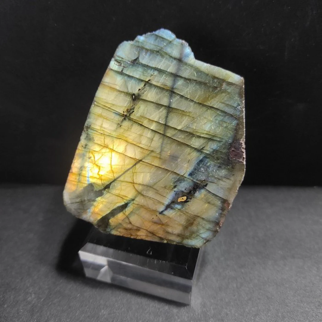 Labradorite Freeform - Height: 2 cm - Width: 6 cm- 130 g - (1)