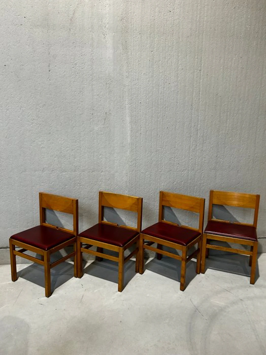 Chair - Oak - Four vintage chairs.