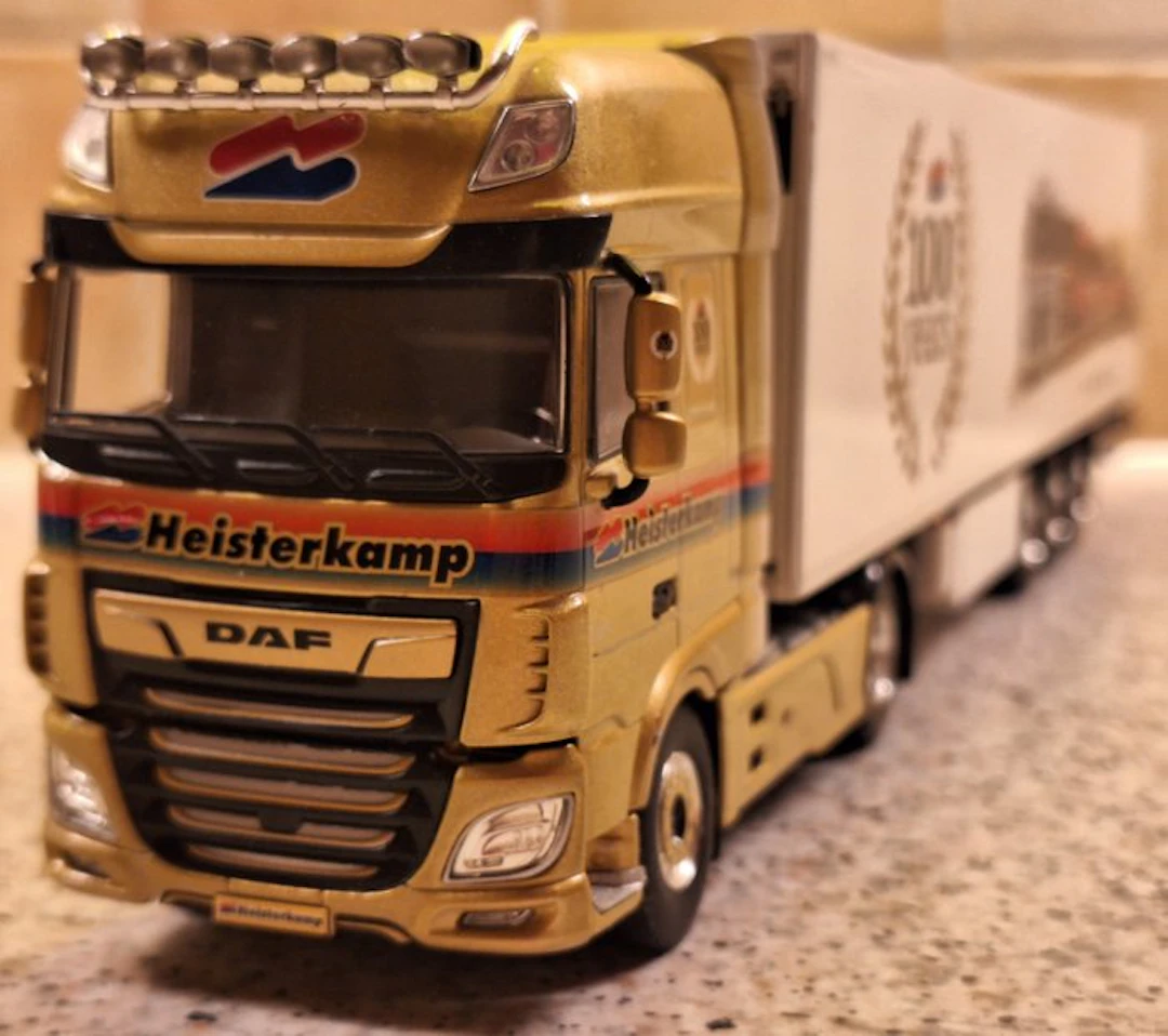WSI 1:50 - Model truck - DAF XF106 Super Space Cab...