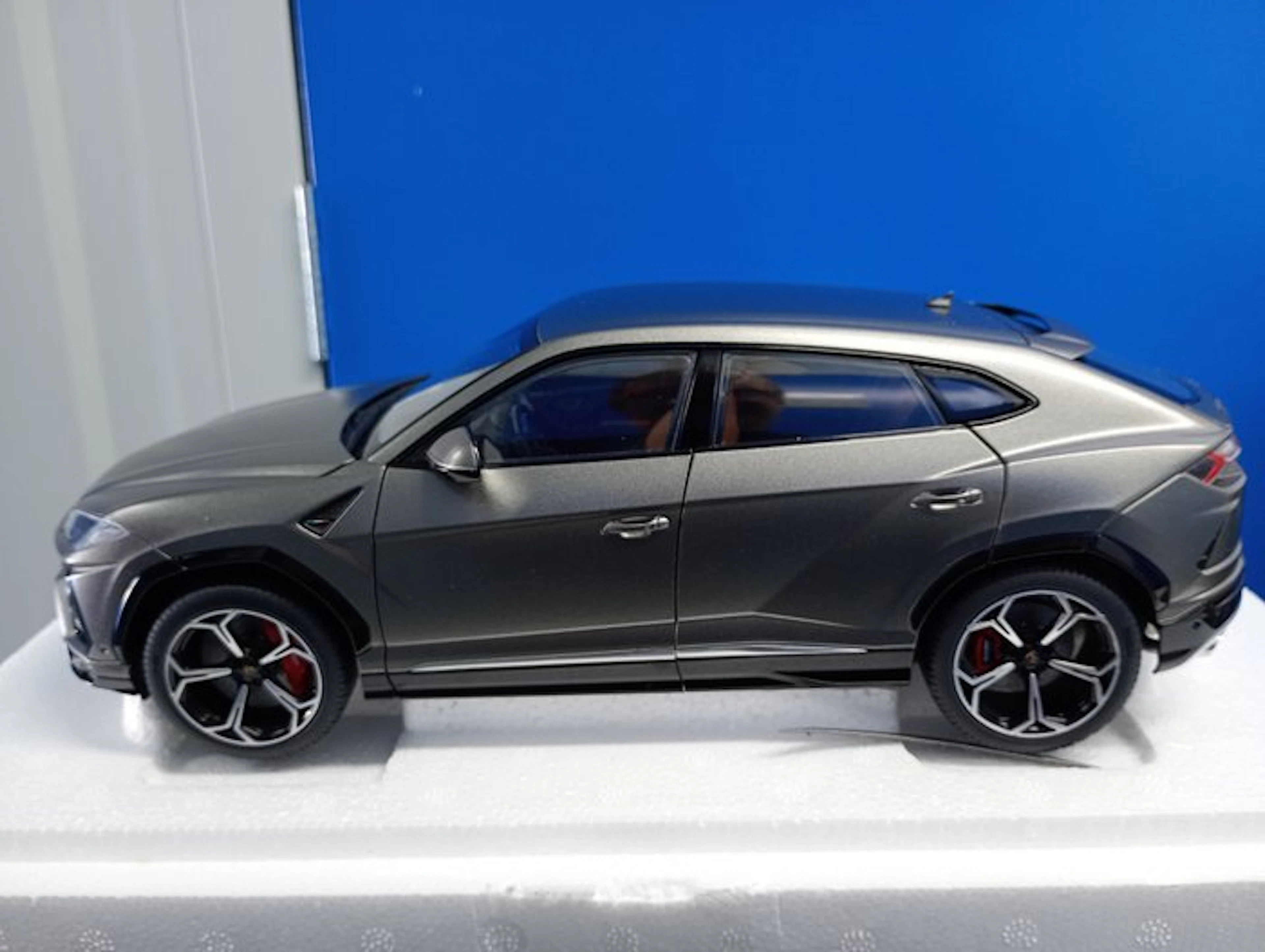 Autoart 1:18 - Model sports car - Lamborghini Urus