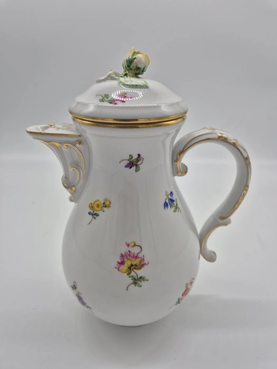 Meissen - Kaffeekanne, Dekor Streublümchen - Coffee pot - Porcelain