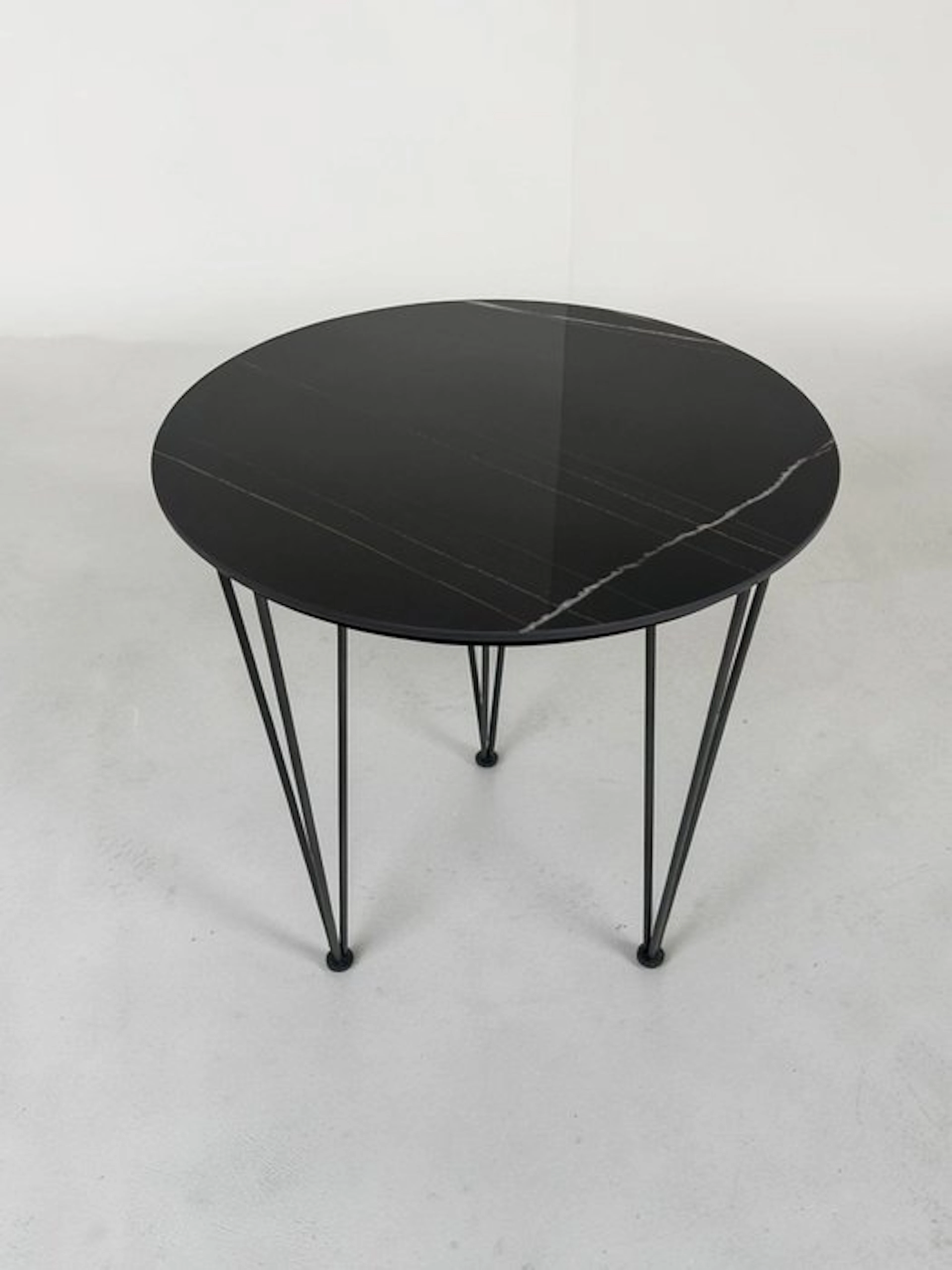 Maconi - Side table - Pyramid - Gres / painted metal tubes