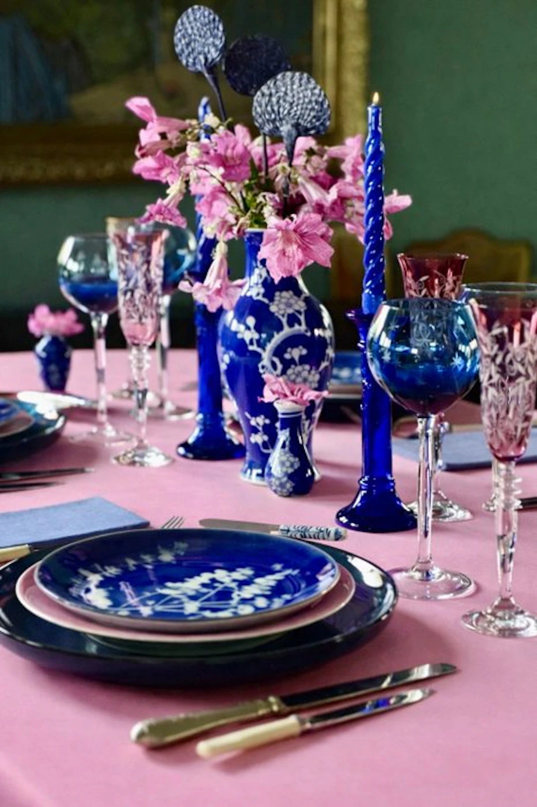 Elegant Barbie pink tablecloth for large tables. - Tablecloth - 270 cm - 180 cm