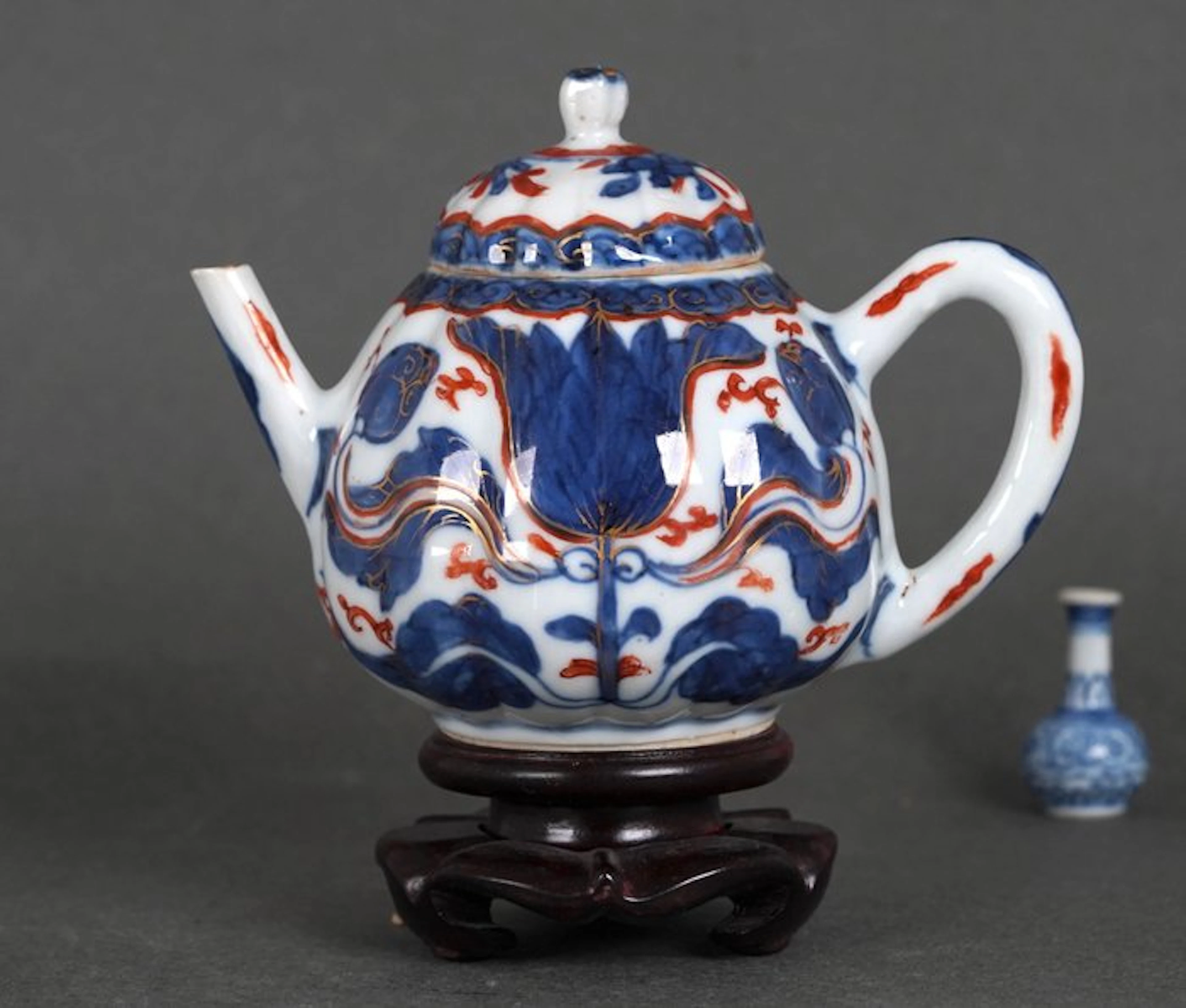 Kangxi (1662-1722) - Teapot - Large Tulips