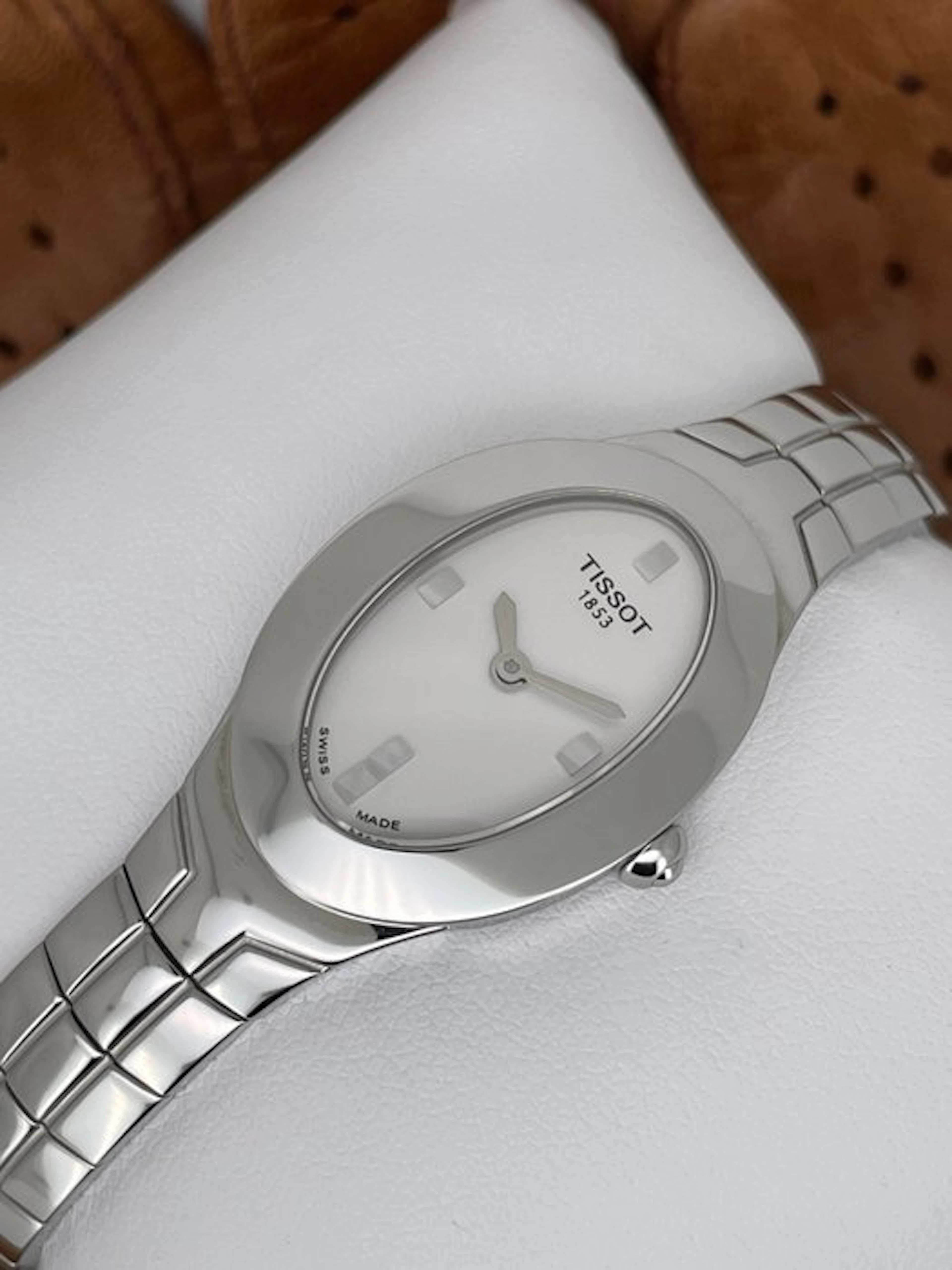 Tissot - T-Trend Oval Lady - T47138531 - Women - 2010-2020