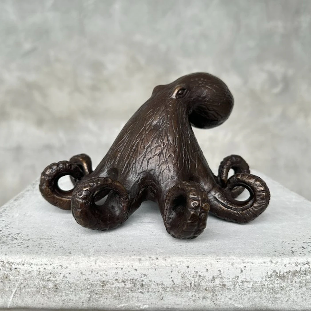Statue, No Reserve Price - A Octopus Sculpture in Bronze - 11 cm - Bronze