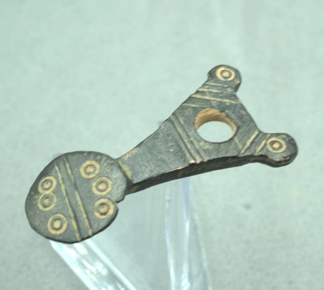 Early medieval Bronze Belt hook - 32 mm (No reserve price)