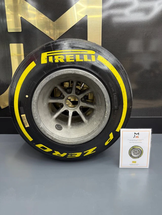 Tyre complete on wheel - Pirelli - Ferrari 2021 Tyre complete on wheel