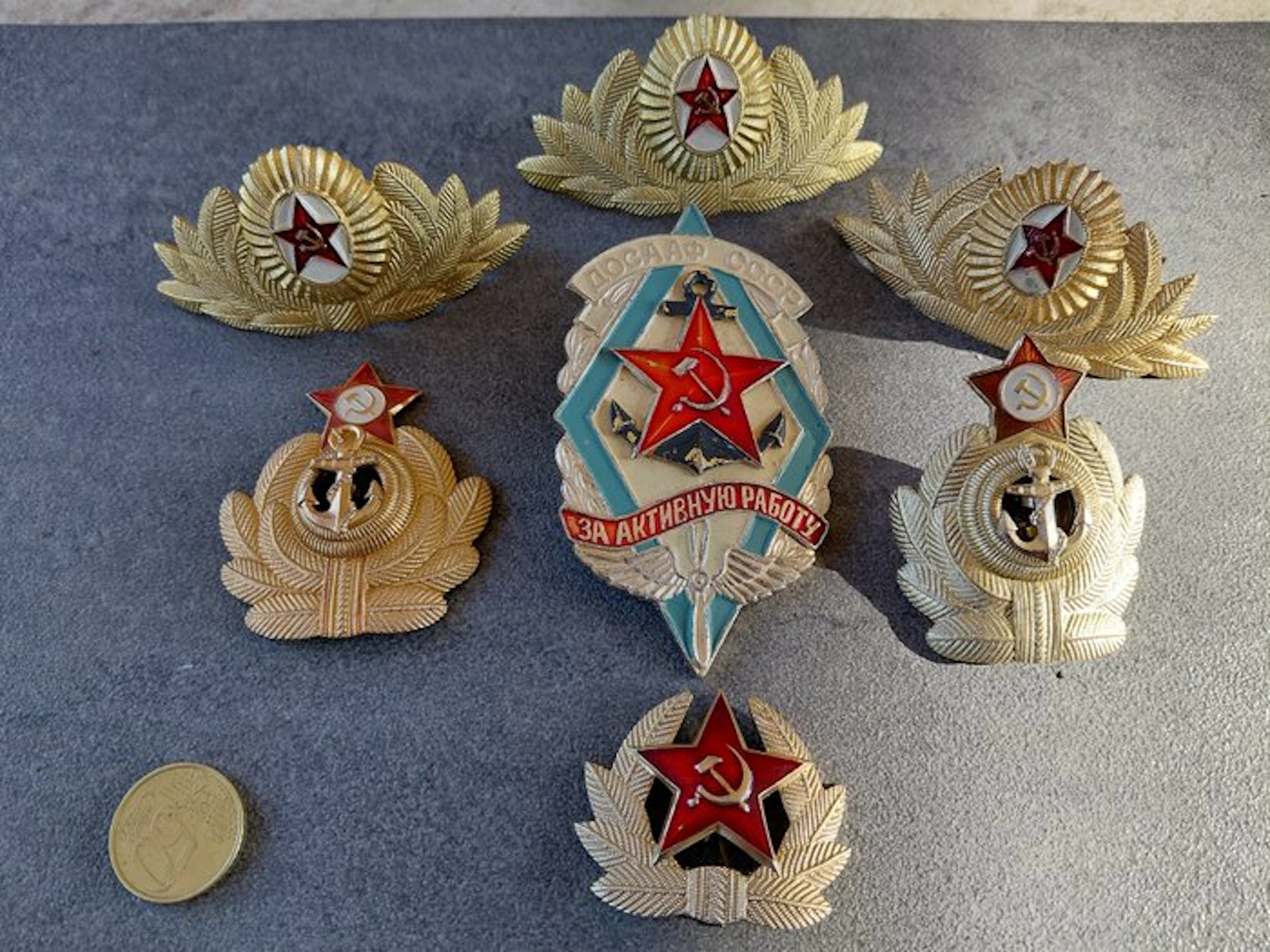 Russia - Military uniform - Cold War beret insignia and badge