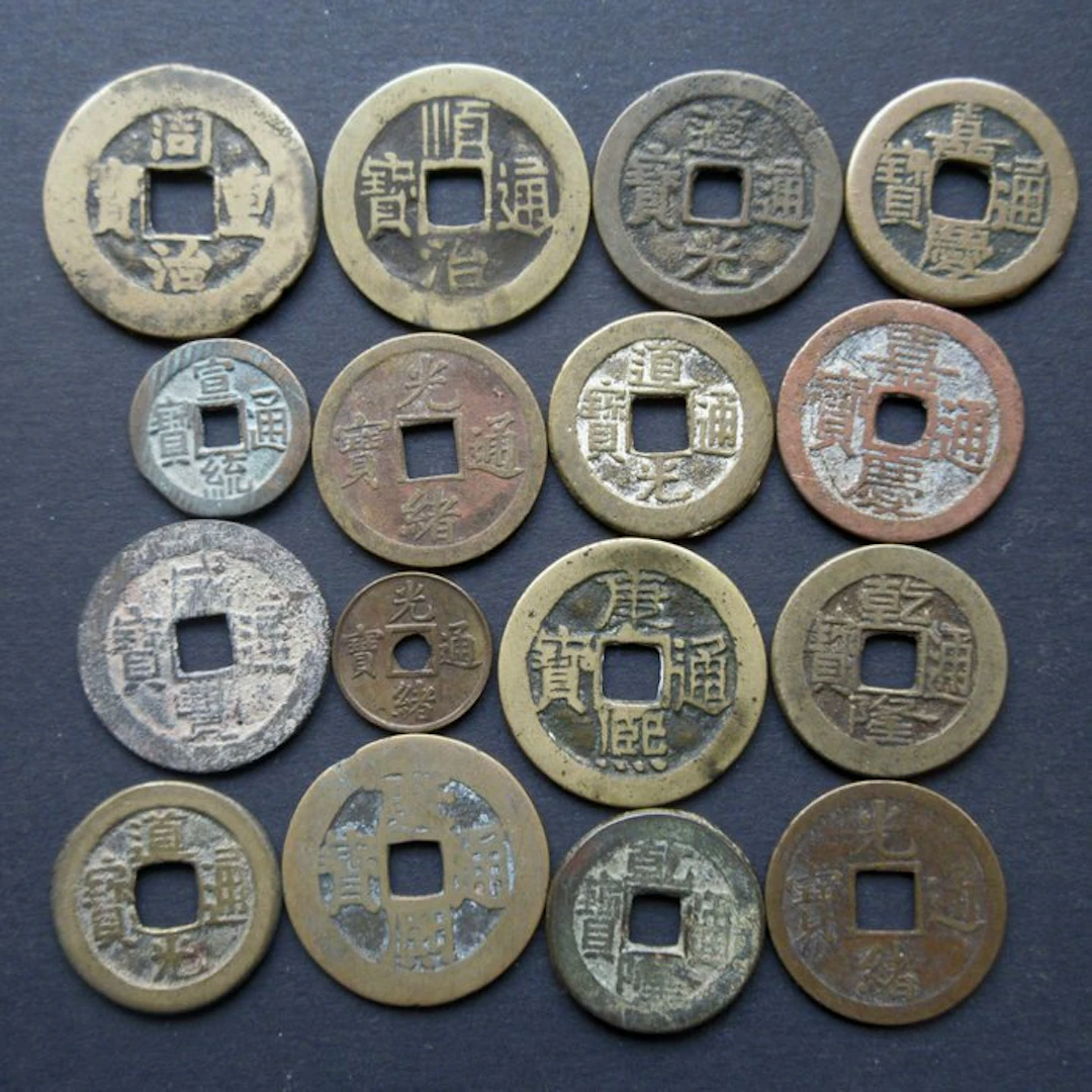 China, Qing dynasty 1644 - 1911 Lot van 16 Cash Munten (No reserve price)