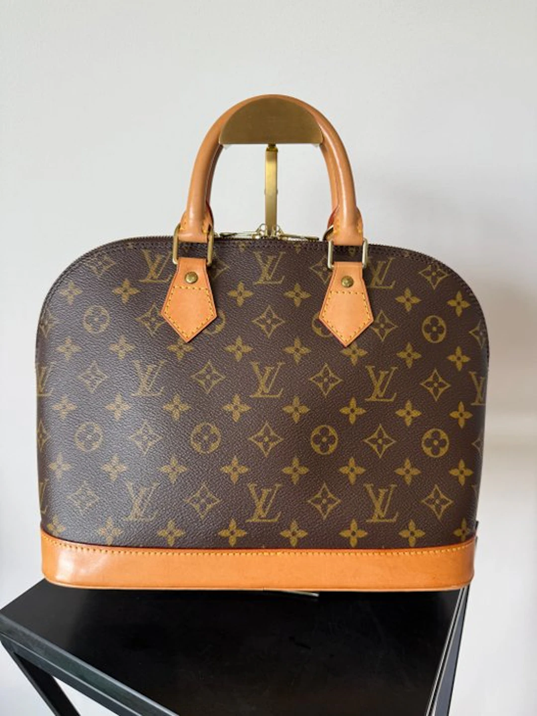 Louis Vuitton - Alma - Handbag