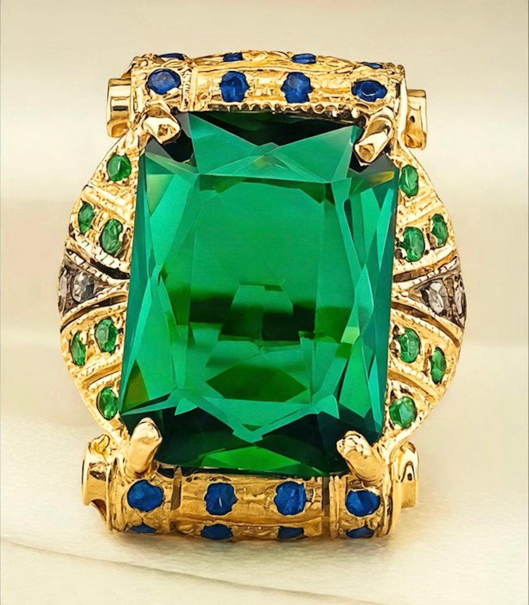 No reserve price - Ring - 9 kt. Yellow gold, Silver Emerald - Sapphire