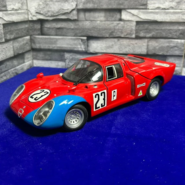 Ricko 1:18 - Model race car - Ricko 1:18 Alfa Romeo 33.2...