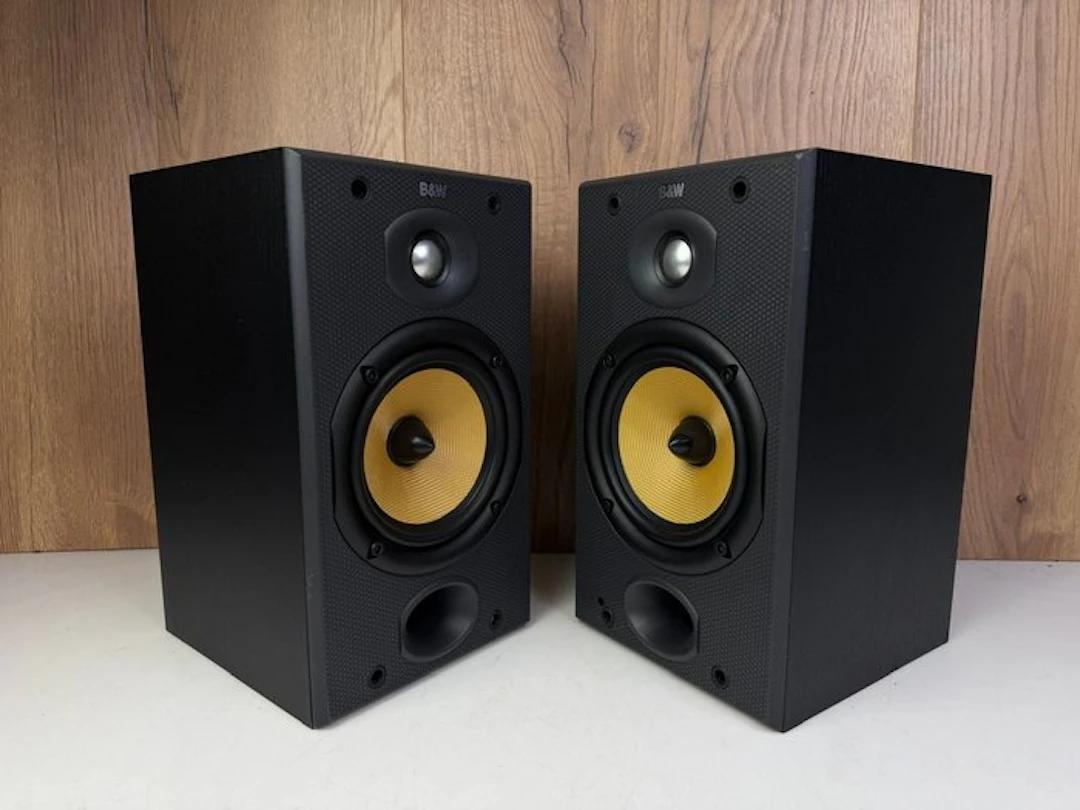 Bower & Wilkins - DM-601 S2 - Matching Pair Speaker set