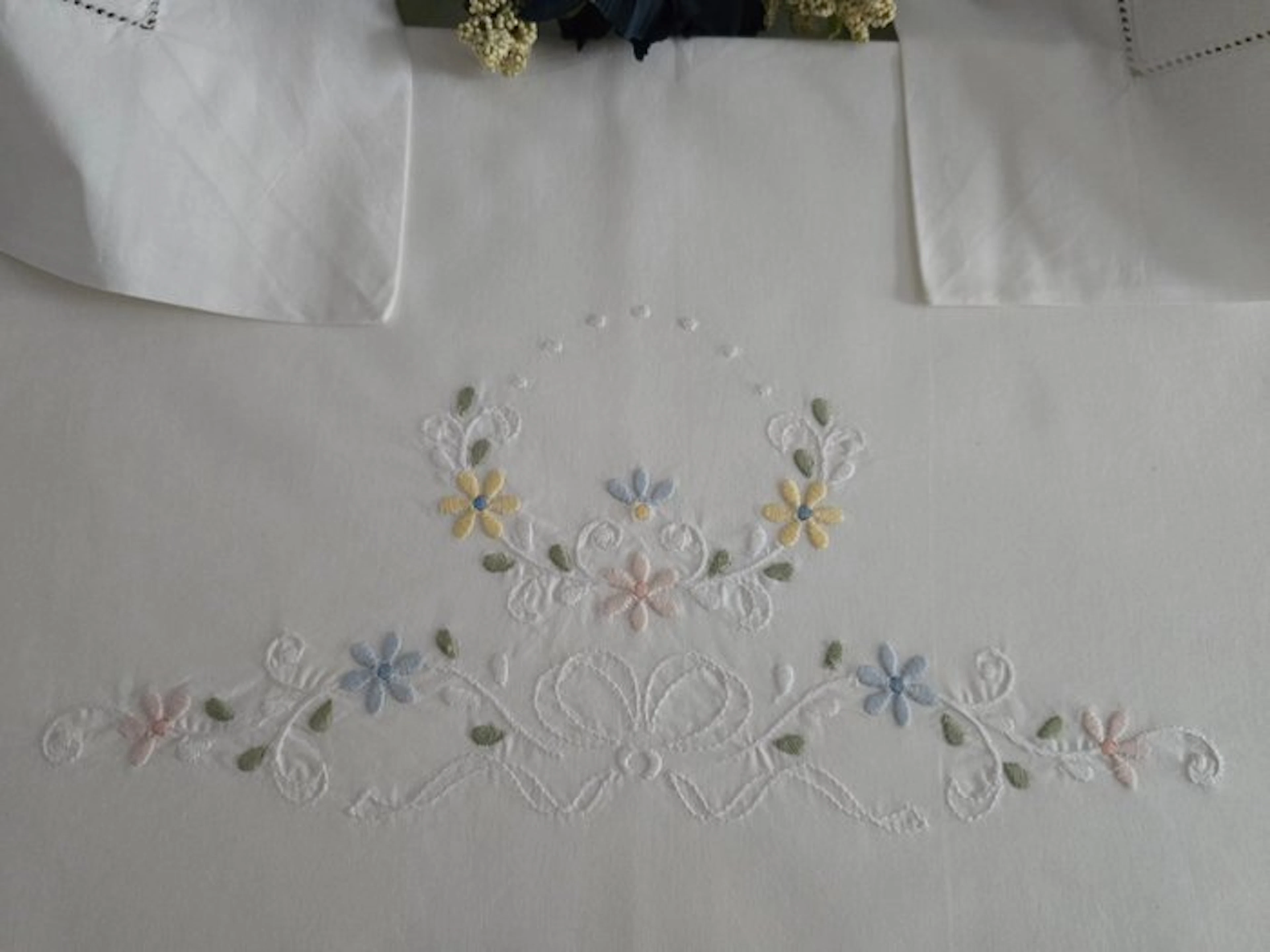 Set Lenzuola ricamate in puro cotone percalle Ricamo in...