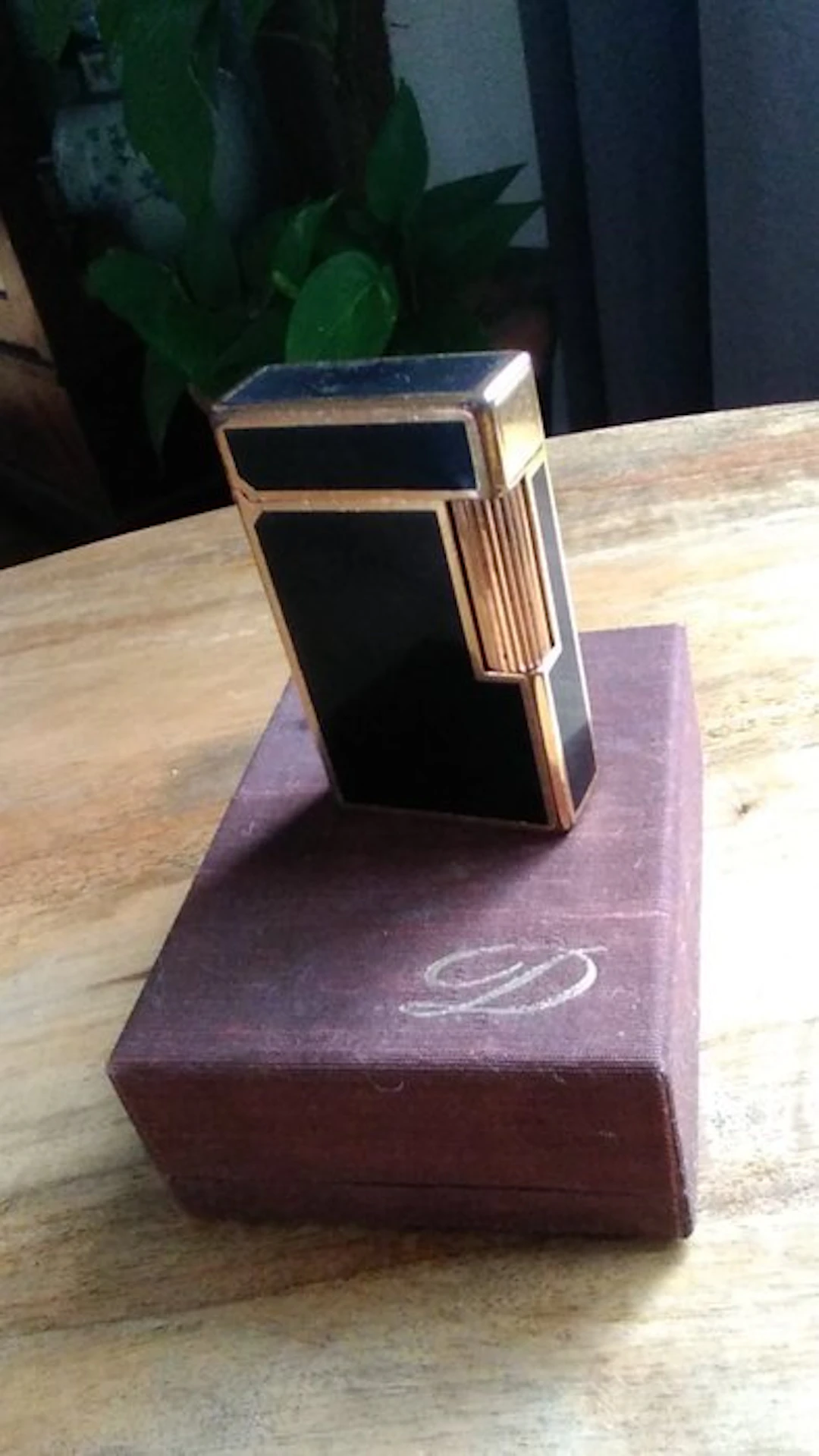 S.T. Dupont - Line 2 - No reserve price - Pocket lighter - Gold plated, Lacquer