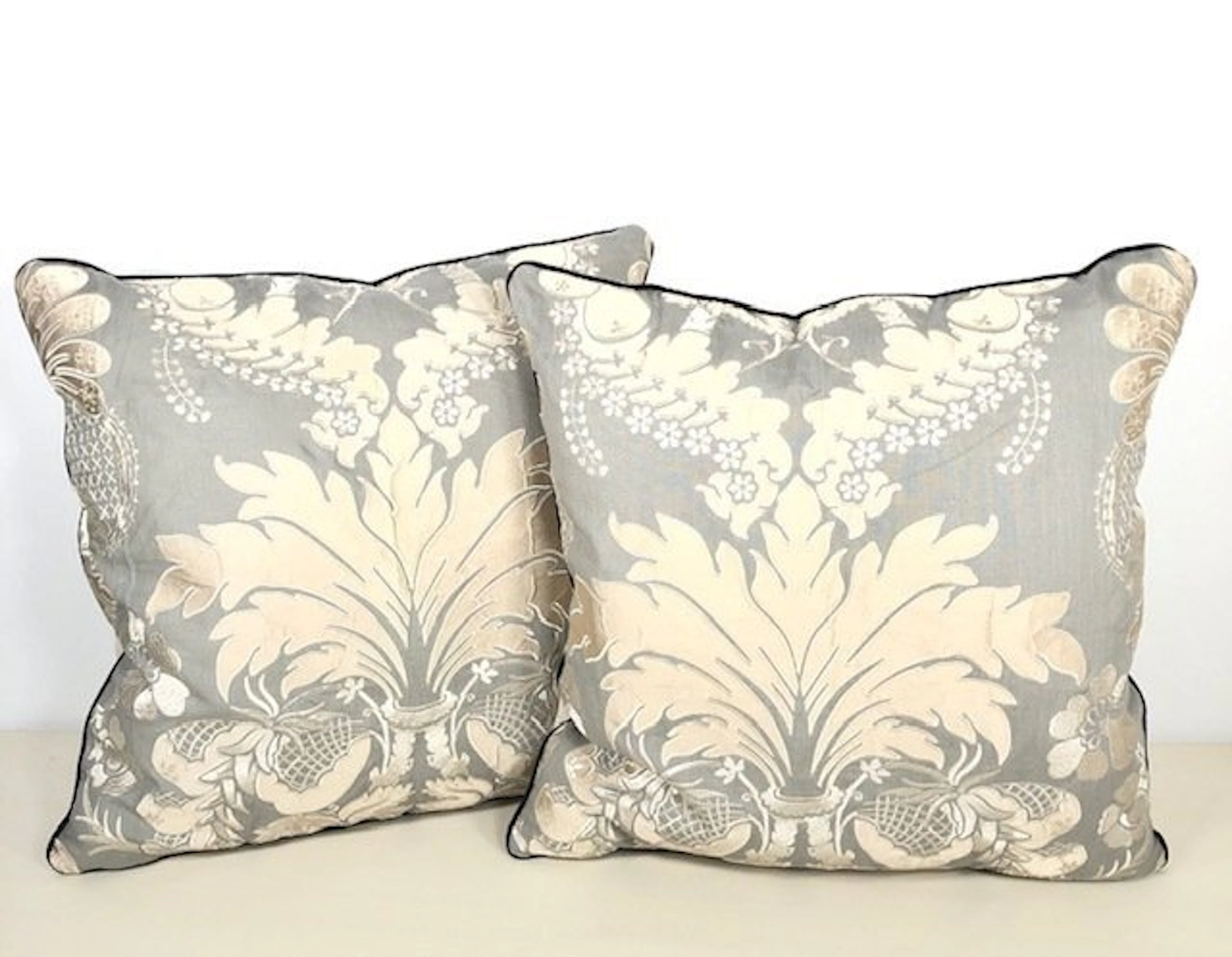 Colefax and Fowler-New pair of „ XL size“ cushions made...
