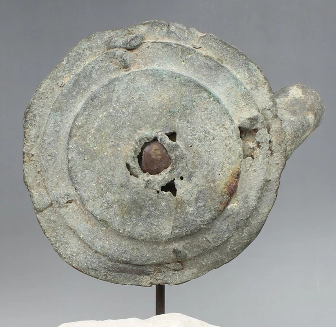 Italic Bronze Arm holding a shield - 22.5 cm