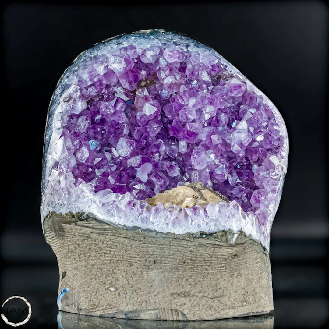 Fantastic amethyst druzy with calcite