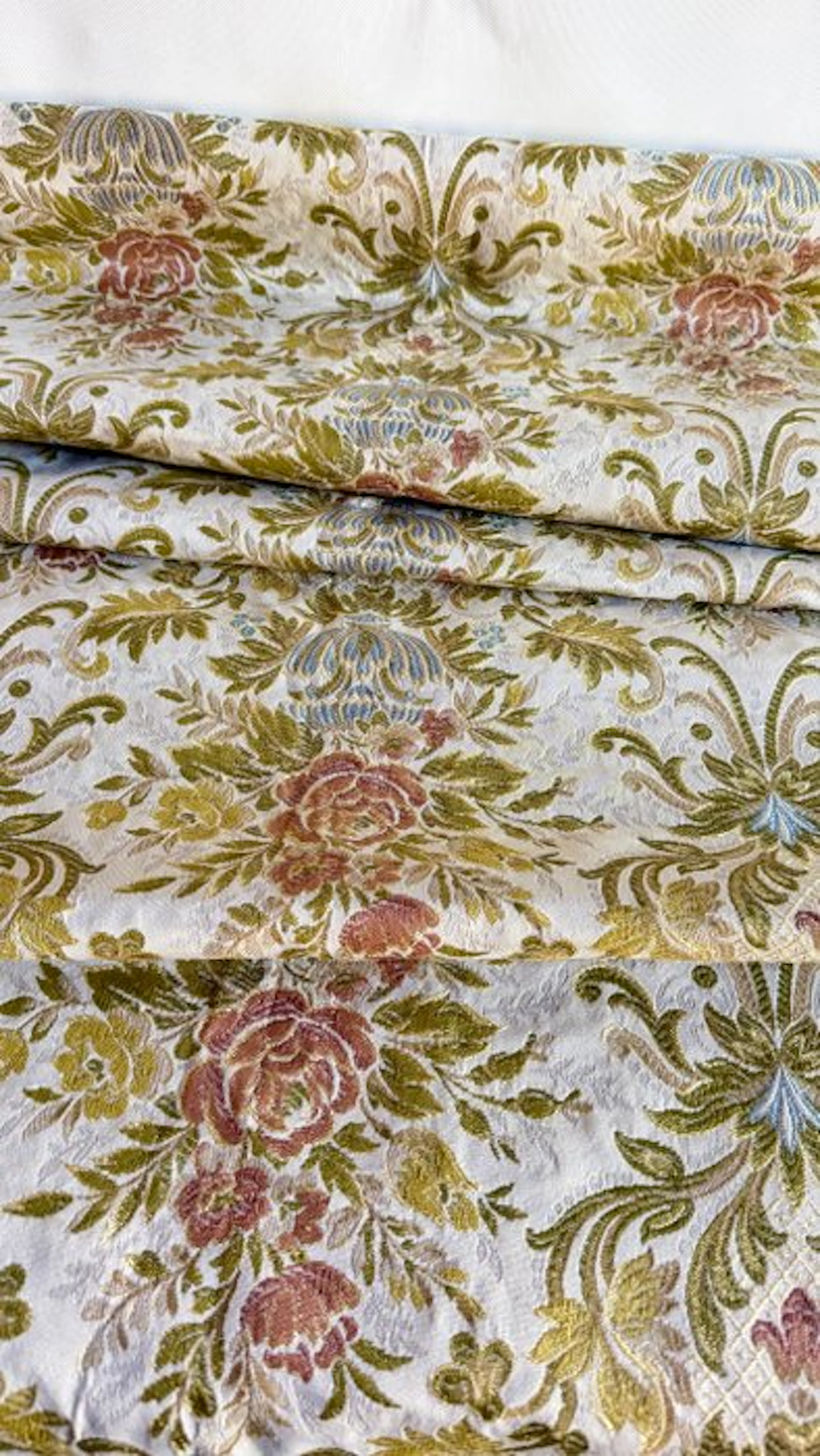 Luxury French Gold-Thread Brocade Fabric – Large 210×140...