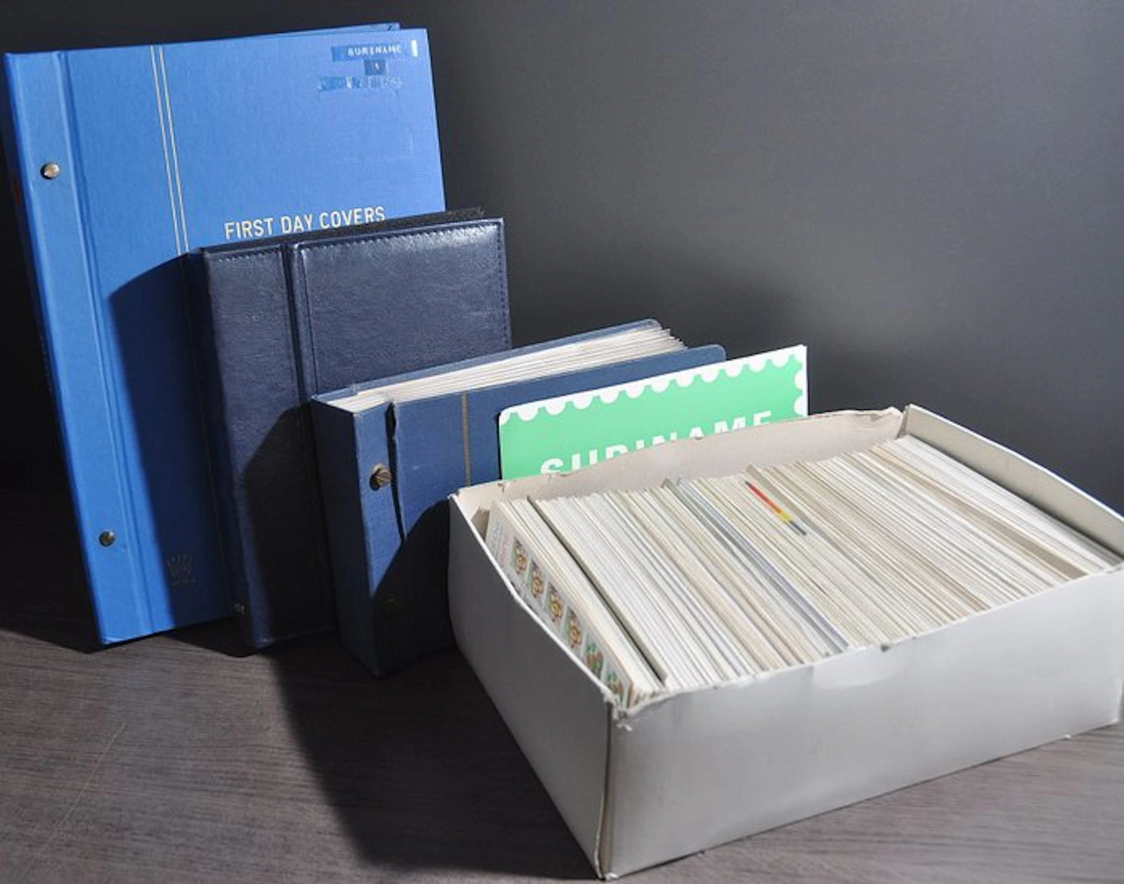 Netherlands and overseas - A substantial lot of hundreds...