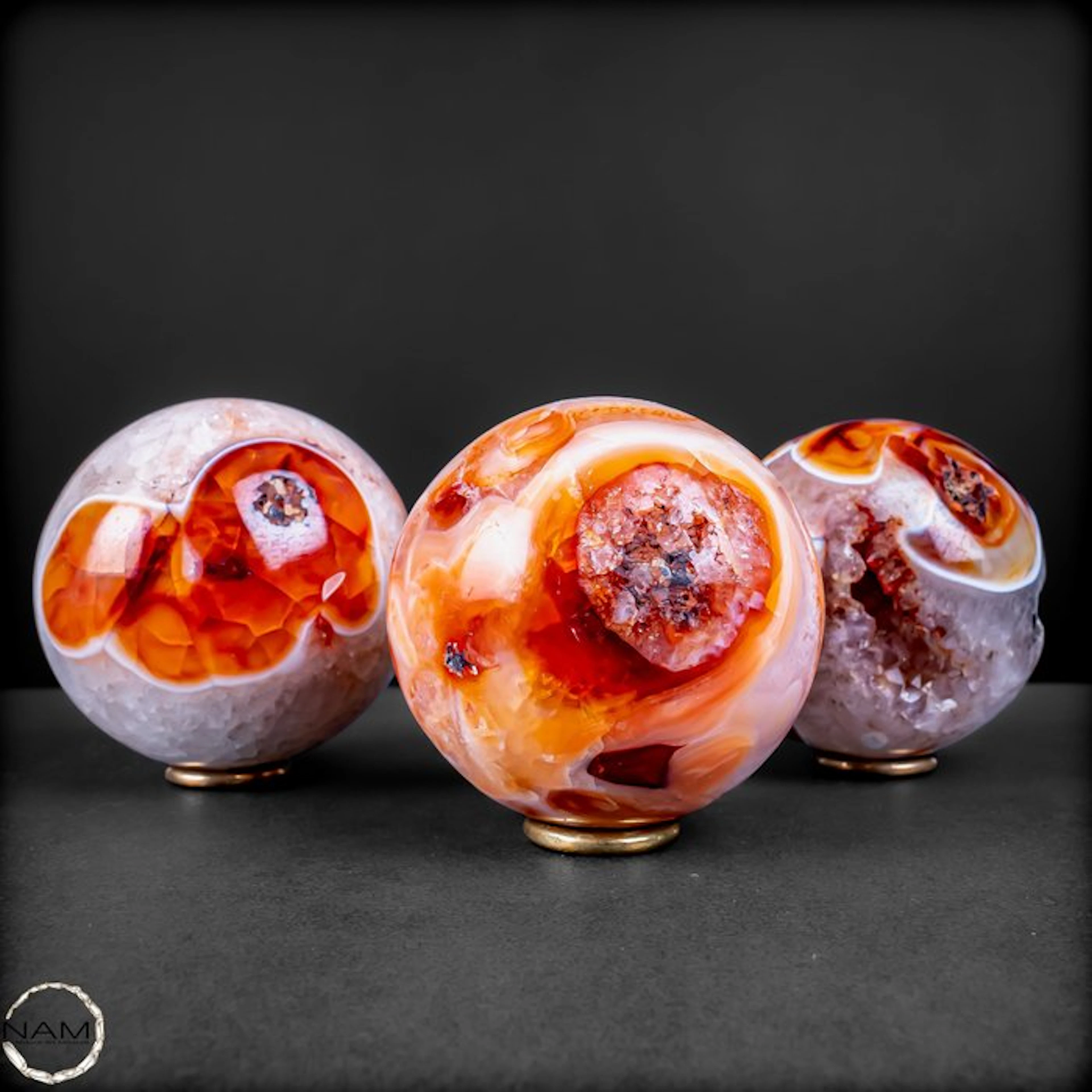 Natural carnelian spheres – Expressive three-piece set...