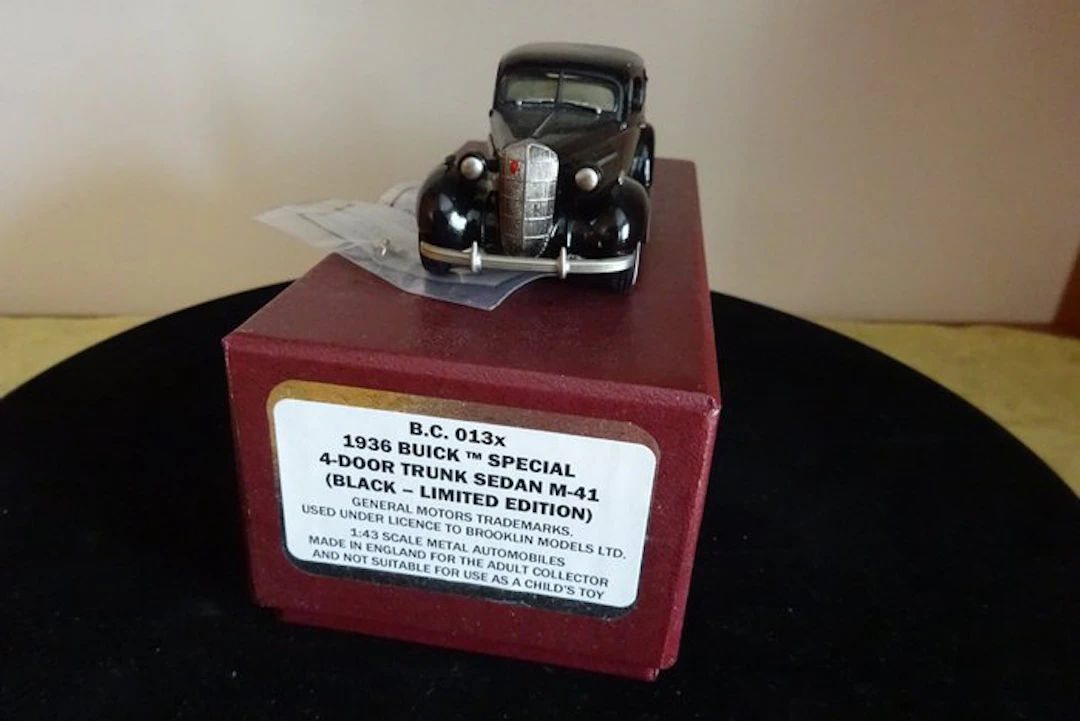Brooklin 1:43 - Model car - 1936 Buick Special 4-door trunk sedan M-41