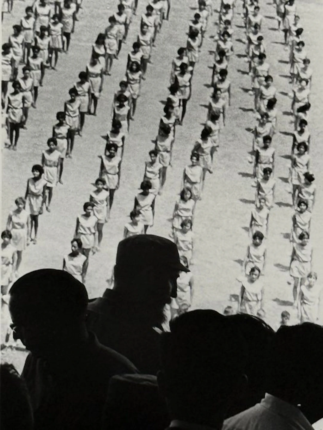 Alberto Korda (1928–2001) - Fidel Castro observando...
