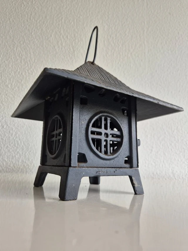 Lamp - Cast iron - Pagoda lantern, Japan