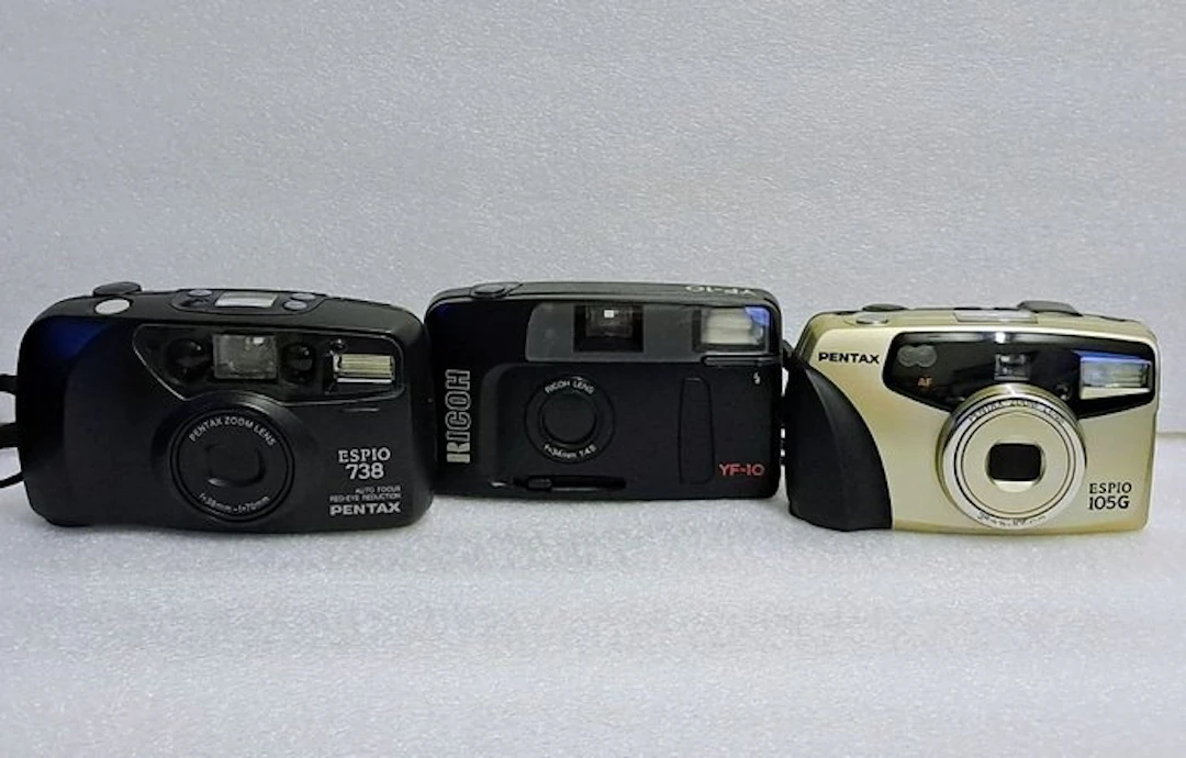 Pentax Espio 738 + Pentax Espio 105G + Ricoh YF-10 Analogue compact camera