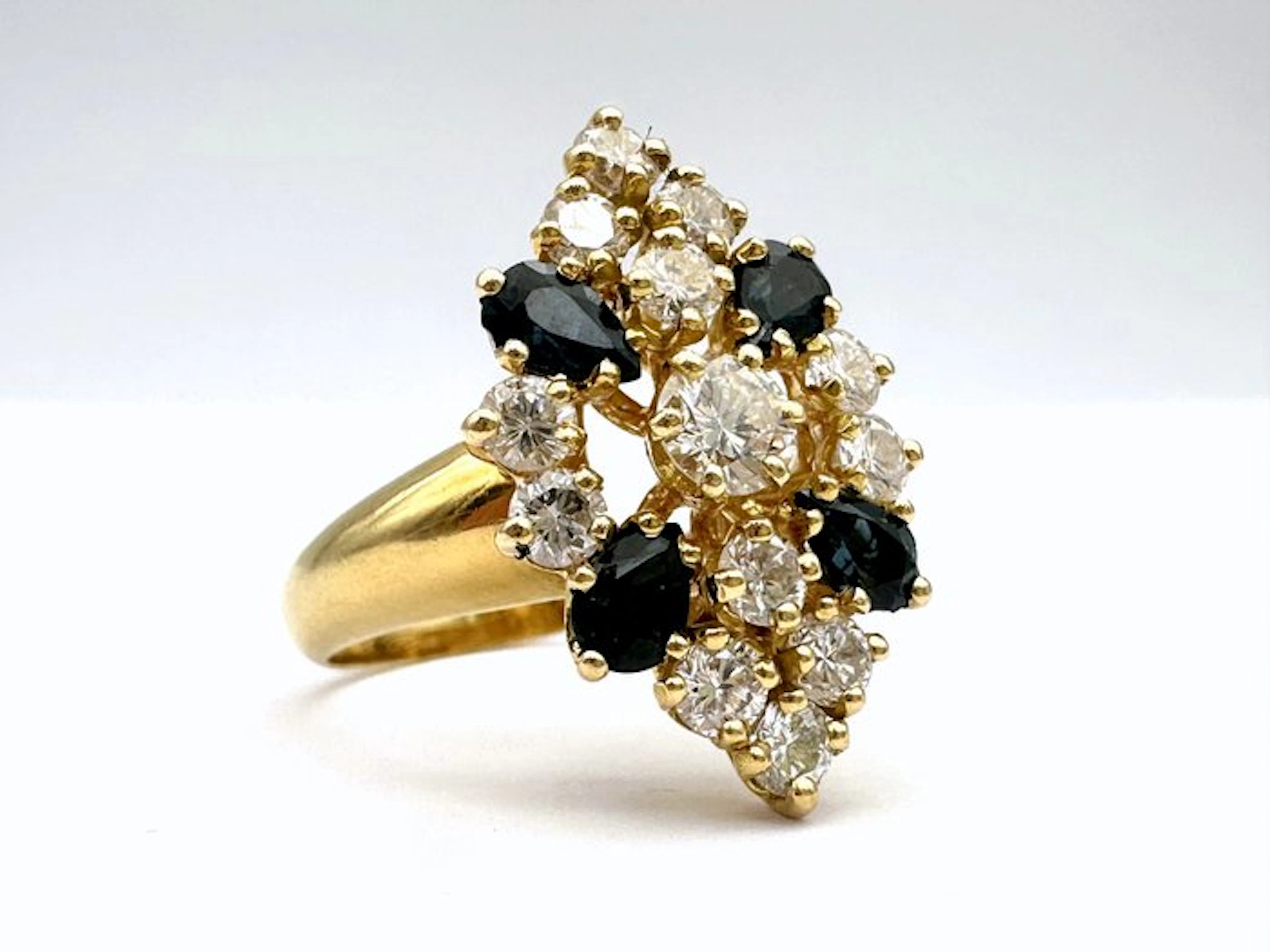 Ring - 18 kt. Yellow gold - 1.09ct. tw. Diamond (Natural) - Sapphire