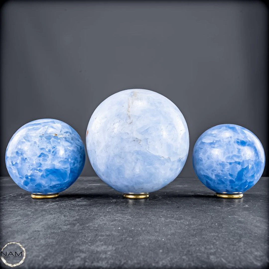 Blue Calcite Sphere Set – Three harmonious natural...