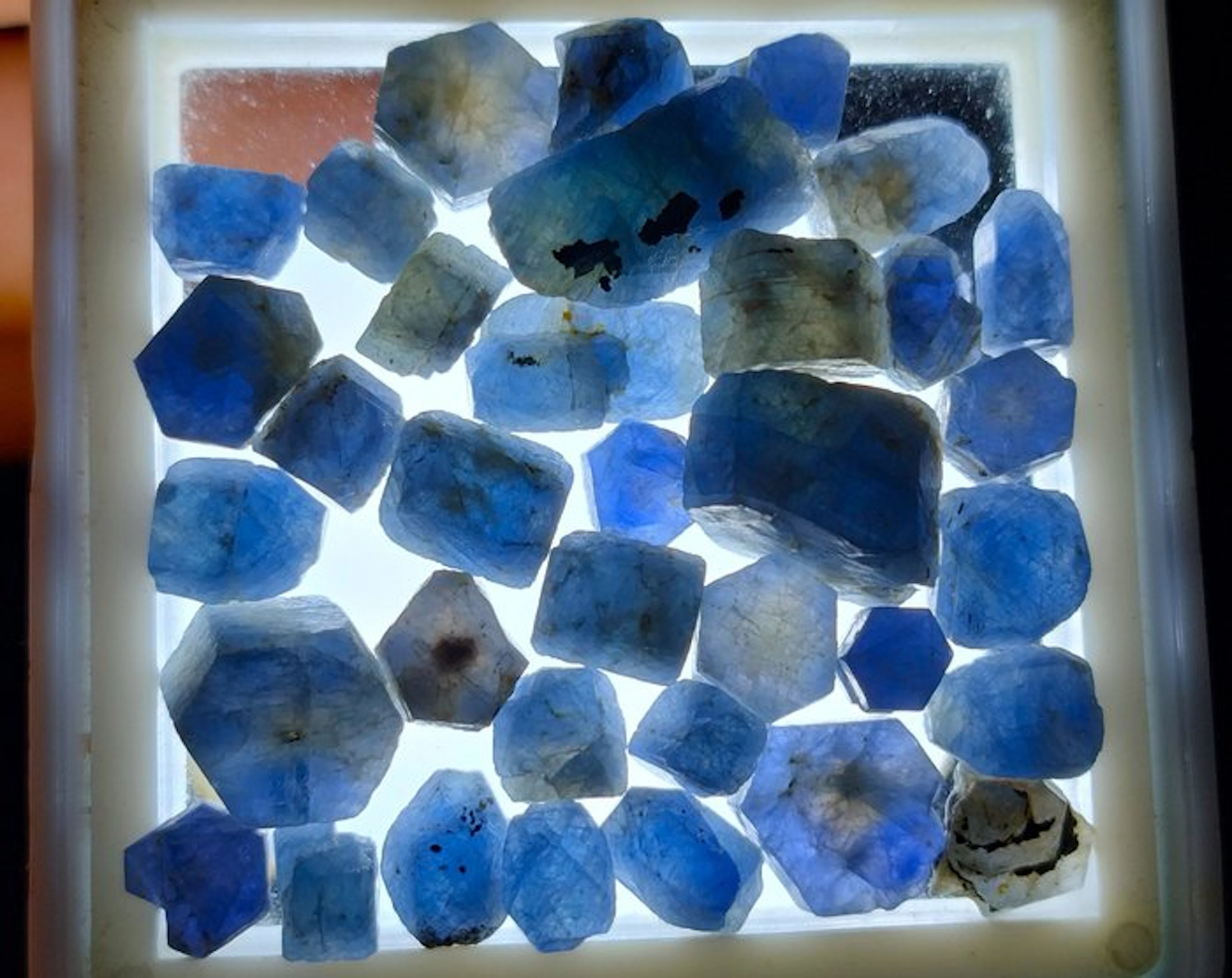 100.5 cts - Untreated Blue Sapphire - Rough- 20.1 g