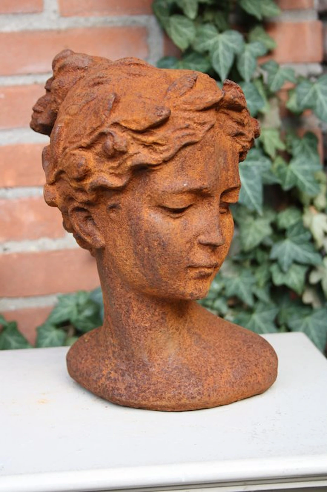 Bust, "Classical Girl with laurel wreath" - 26 cm - Cast iron